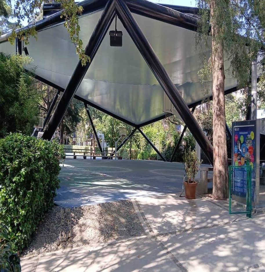 Cubierta de lonaria para áreas deportivas en Colegio Alemán